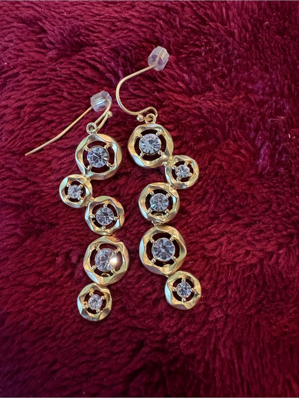 Sparkly Women’s Gold-Tone Dangle rhinestone Earrings. NEW